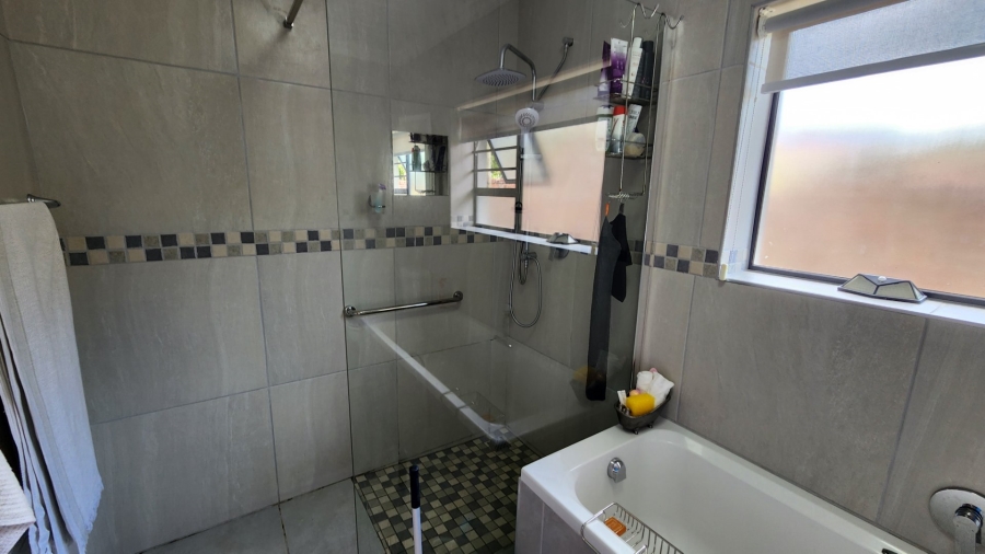 3 Bedroom Property for Sale in Dana Bay Western Cape